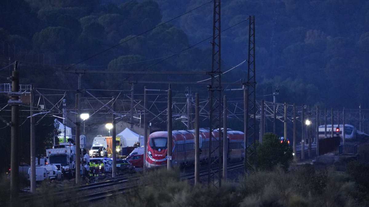 Zona del accidente ferroviario durante la pasada noche.