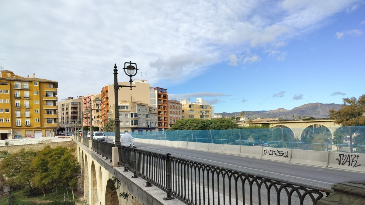 Puente sobre el río Amadorio en La Vila Joiosa.