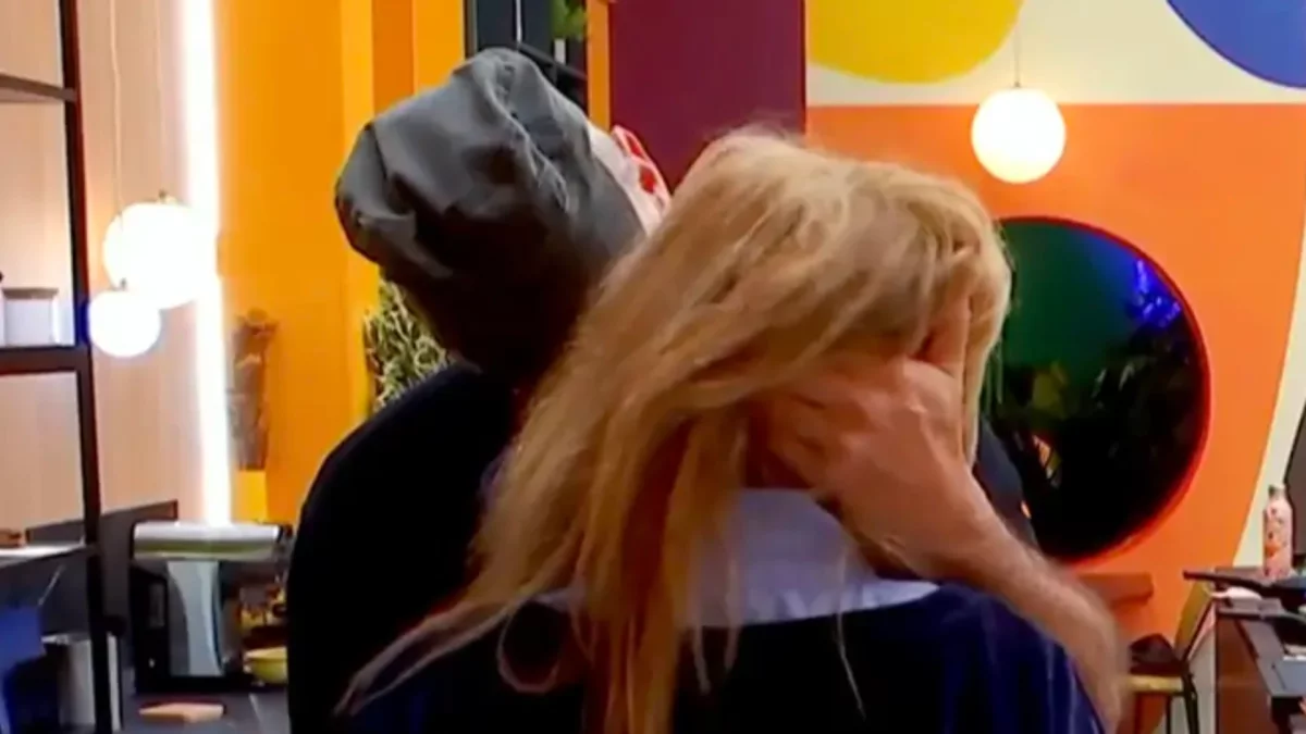 El beso de Carlos Lozano y Belén Ro delante de todos ha puesto la casa patas arriba.