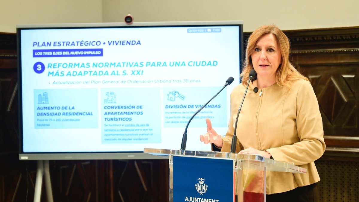 La alcaldesa de Valencia, María José Catalá, este lunes durante la presentación del Plan + Vivienda.