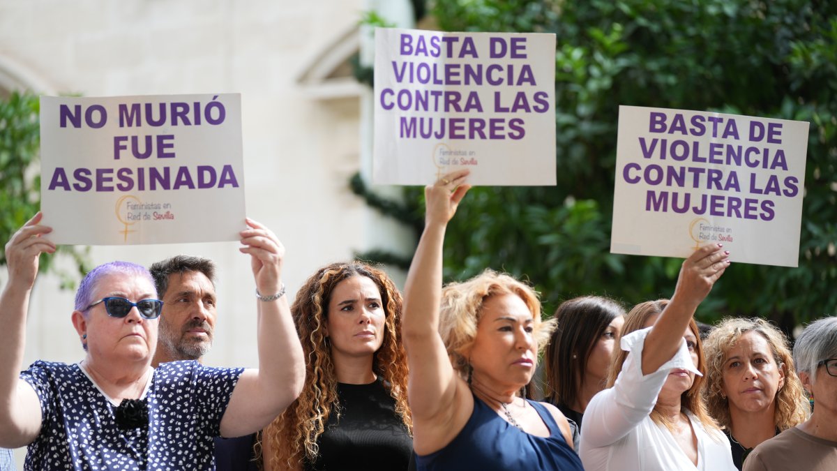 Protesta por la muerte de una víctima de violencia de género en Andalucía.