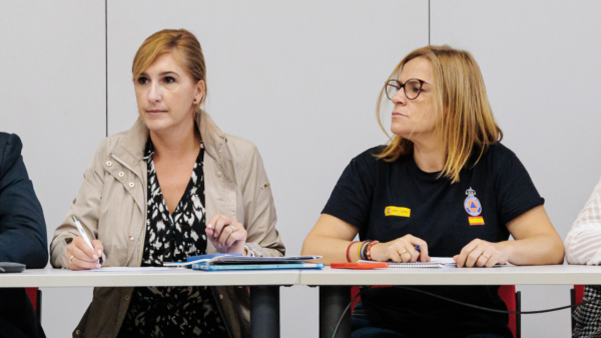 A la izquierda, Salomé Pradas, a la derecha, Pilar Bernabé