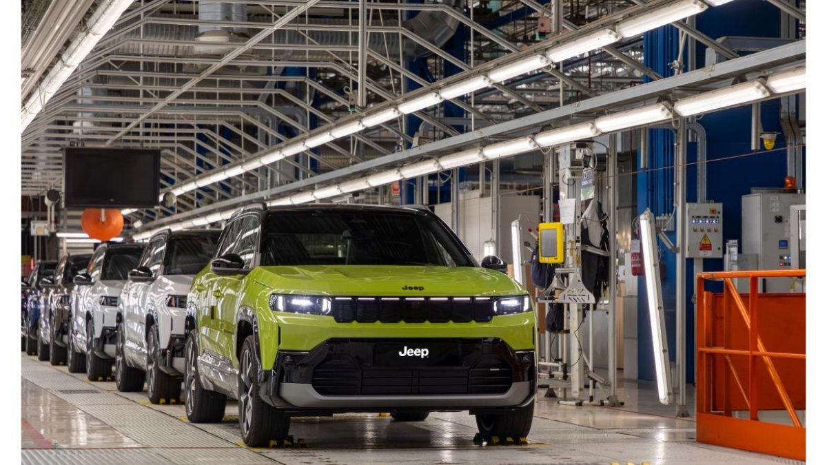 Archivo - Jeep produce la tercera generación del Compass en Melfi (Italia).