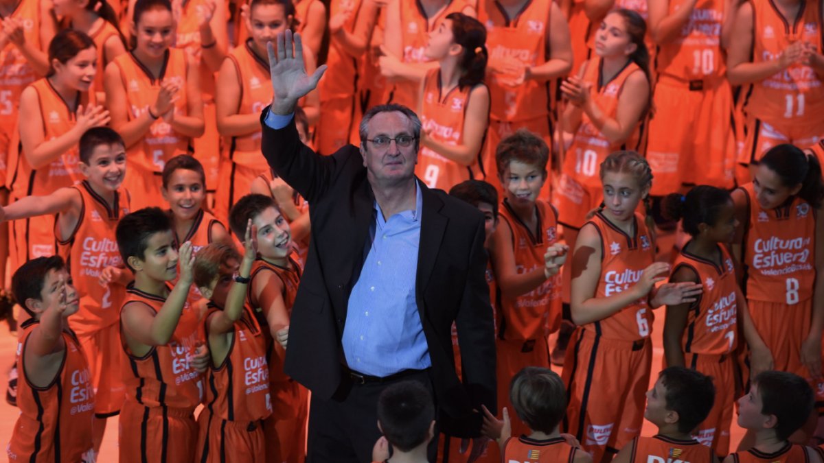Brad Branson en un homenaje del Valencia Basket, el club que preside Juan Roig