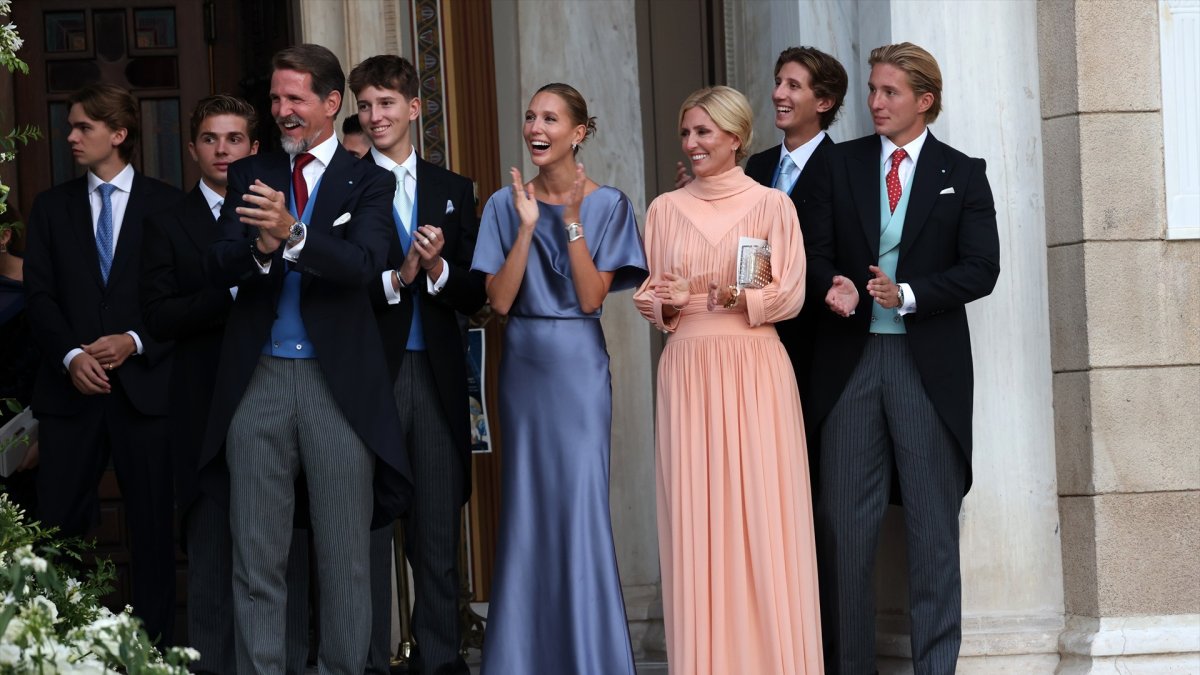 (Pablo de Grecia y Marie Chantal Miller con sus hijos salen de la Catedral de la Anunciación de Santa María donde han asistido al enlace matrimonial entre Teodora de Grecia y Matthew Kumar.