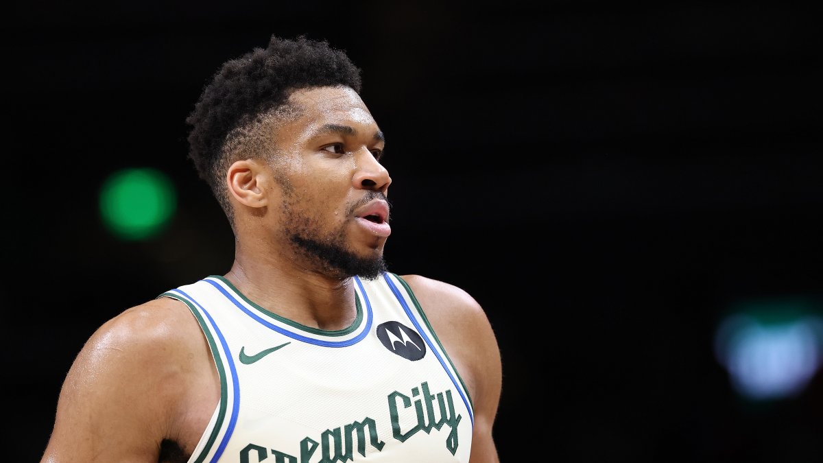 Giannis seguirá en los Bucks, al menos, hasta final de temporada