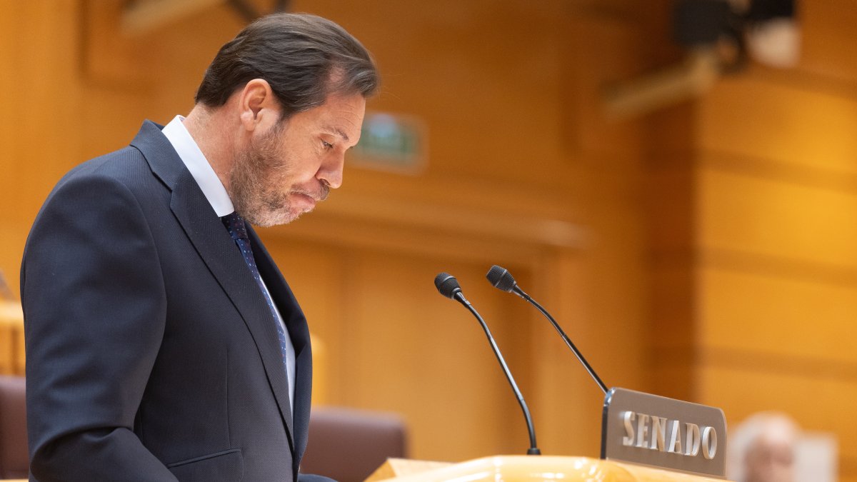 El ministro de Transportes y Movilidad Sostenible, Óscar Puente, comparece para dar cuenta del caos ferroviario, en el Senado.