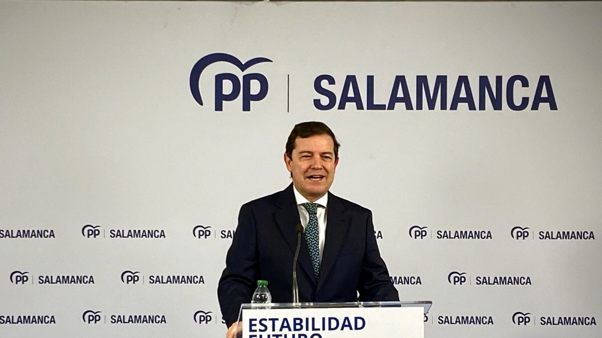 Mañueco vuelve a encabezar la lista del PP por Salamanca con una renovación  del 61,5 %