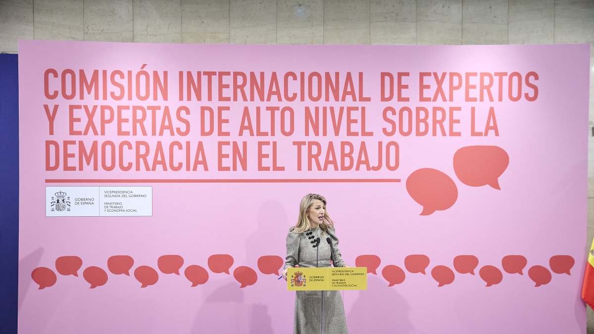 La vicepresidenta segunda del Gobierno y ministra de Trabajo y Economía Social, Yolanda Díaz, durante el acto de presentación del informe de expertos sobre democracia en el trabajo, a 2 de febrero de 2026, en Madrid (España).
Jesús Hellín / Europa Press
02/2/2026