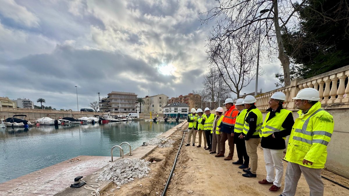 El vicepresidente tercero y conseller de Medio Ambiente, Infraestructuras, Territorio y de la Recuperación, Vicente Martínez Mus, visita el Puerto Nou Fontana de Xàbia.