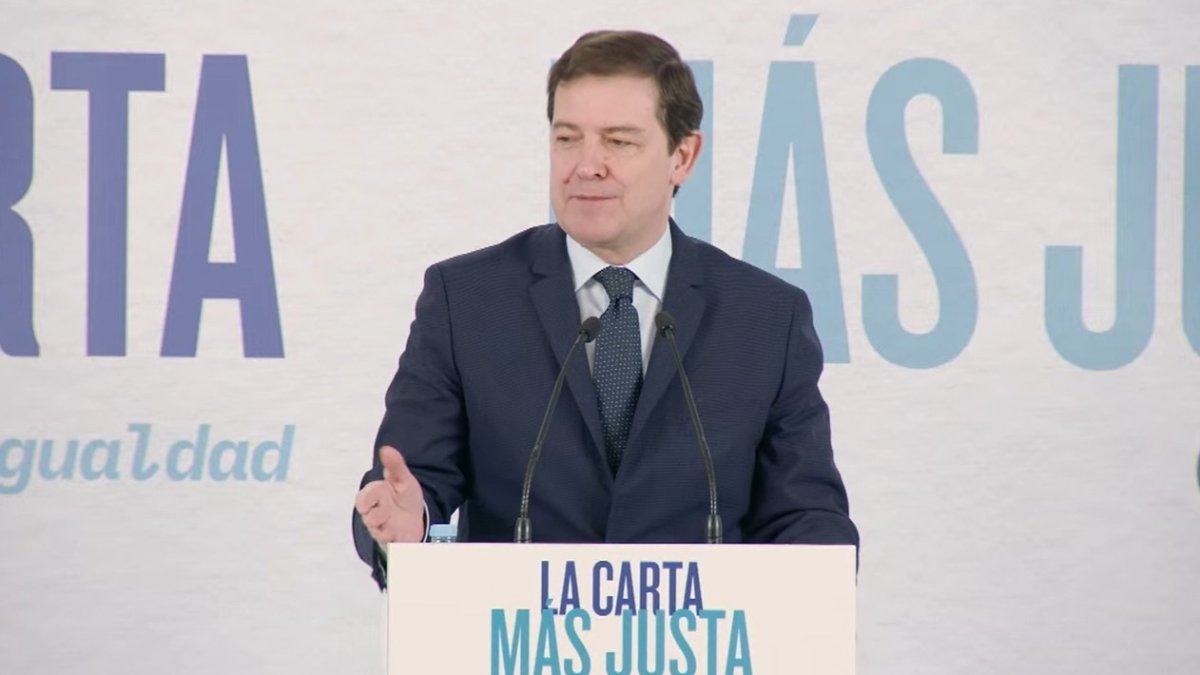 El presidente del PP de Castilla y León, Alfonso Fernández Mañueco, clausura un acto sobre financiación autonómica en Villamuriel de Cerrato (Palencia)