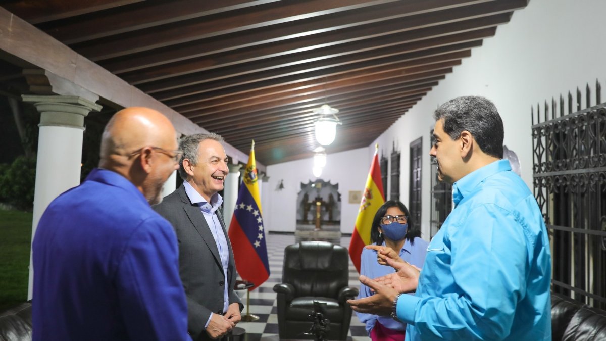 Nicolás Maduro recibe al expresidente español José Luis Rodríguez Zapatero.
