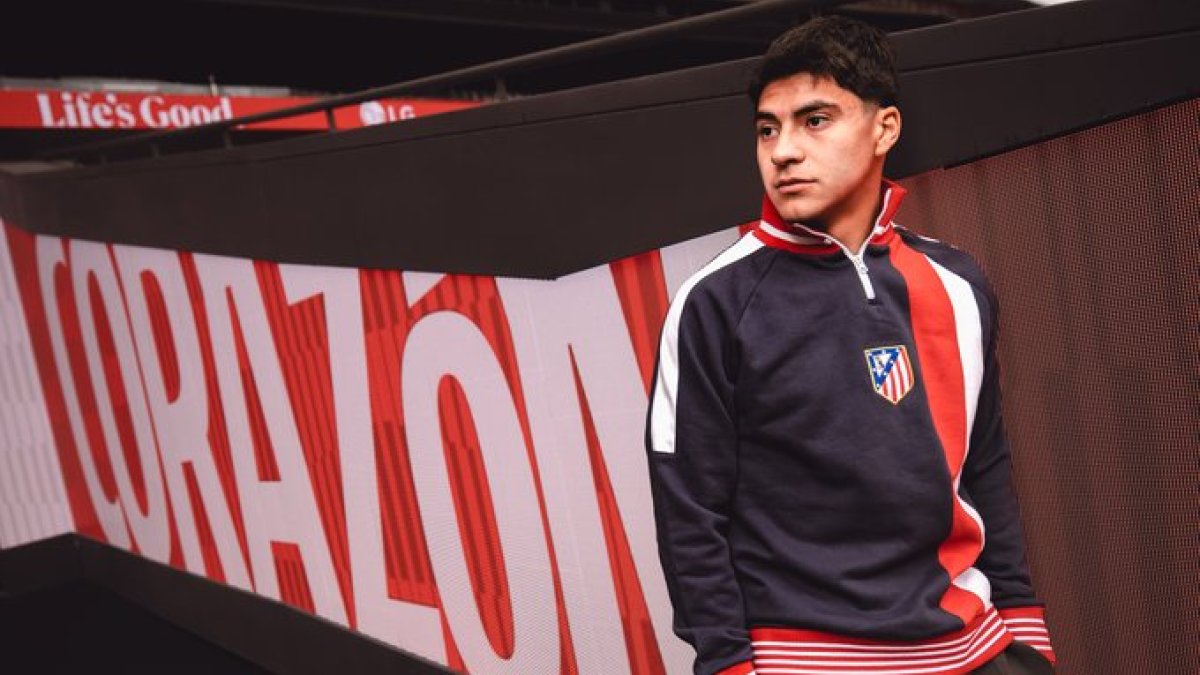 Obed Vargas posa como jugador del Atlético de Madrid