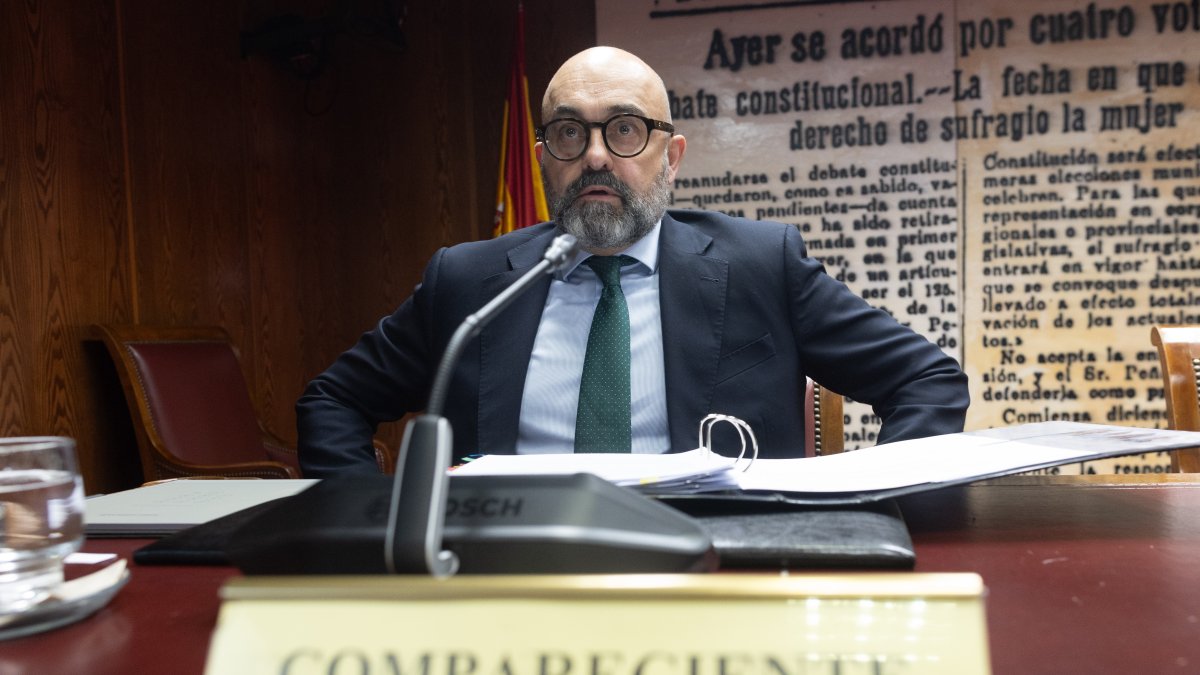 El presidente de Adif, Luis Pedro Marco de la Peña, durante su comparecencia ante la Comisión de Investigación sobre el apagón, en el Senado, a 3 de febrero de 2026