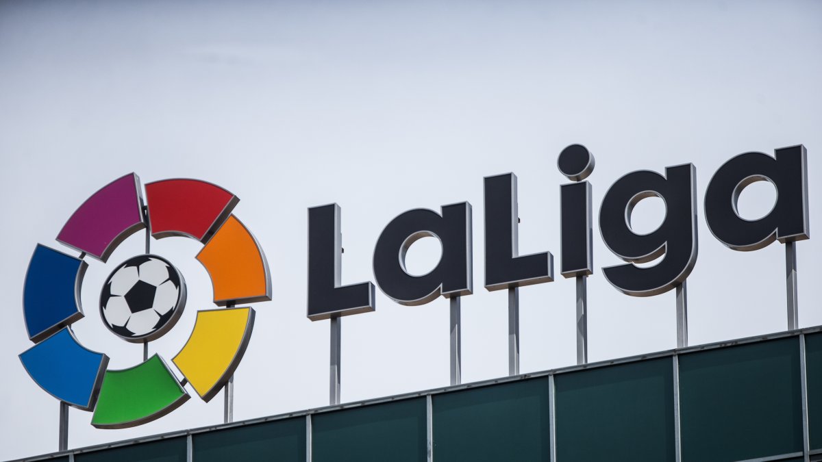 La Sede de la Liga, órgano que dirige la competición de Fútbol Regular, en Madrid, España