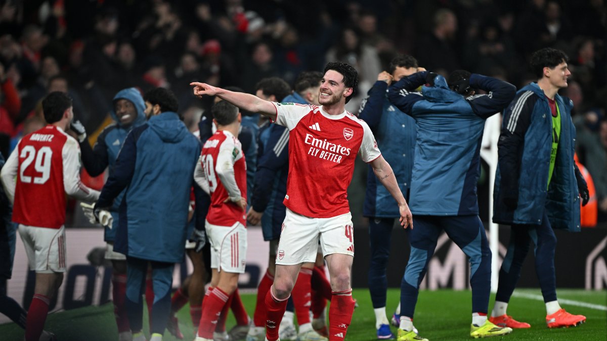 Declan Rice celebra el primer gol de Arsenal de Kai Havertz en la semifinal de la Carabao Cup contra Chelsea en el Emirates Stadium, 3 de febrero de 2026. (Foto: Mike Hewitt/Getty Images)