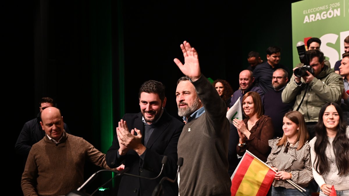 
                Vox aprieta en Aragón: "Consejerías con estructura y presupuesto" o no hay pacto
             