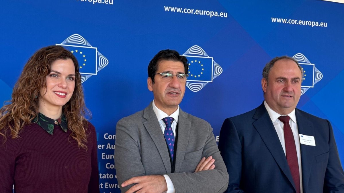 (Foto de ARCHIVO)
La directora general de Asuntos Europeos, Nazareth Rodrigo, el vicepresidente segundo de C-LM, José Manuel Caballero, y el consejero de Agricultura, Julián Martínez Lizán

EUROPA PRESS
04/2/2026