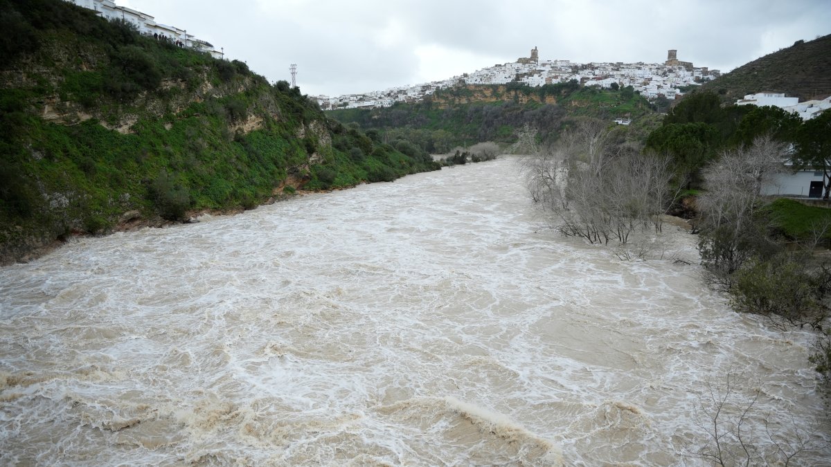 El río Guadalete a su paso por la localidad gaditana de Arcos de la Frontera