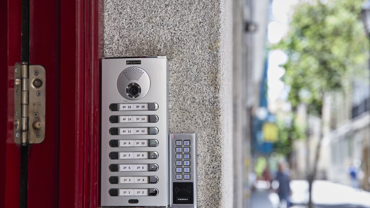 Exterior de un piso turístico en el centro de Madrid tras el anuncio del ministerio de Consumo de bloquear casi 66.000 anuncios ilegales.
Jesús Hellín / Europa Press
19/5/2025