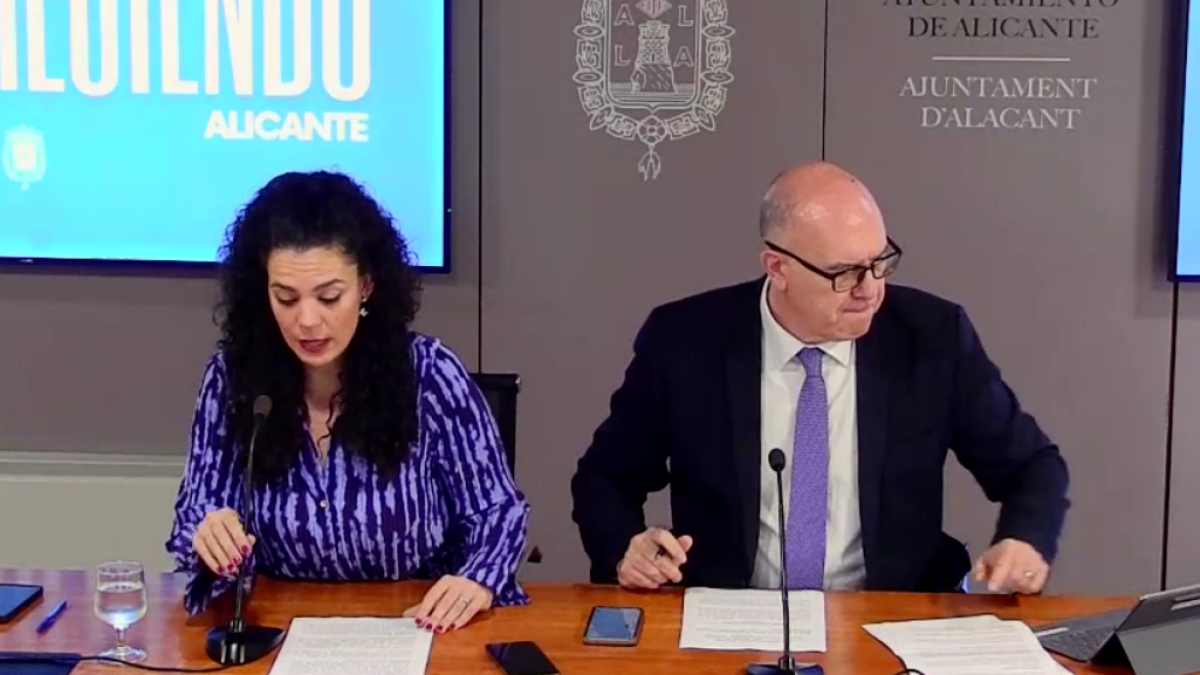 Cristina Cutanda y el vicelcalde Manuel Villar, en su comparecencia semanal este martes, tras la junta de gobierno.