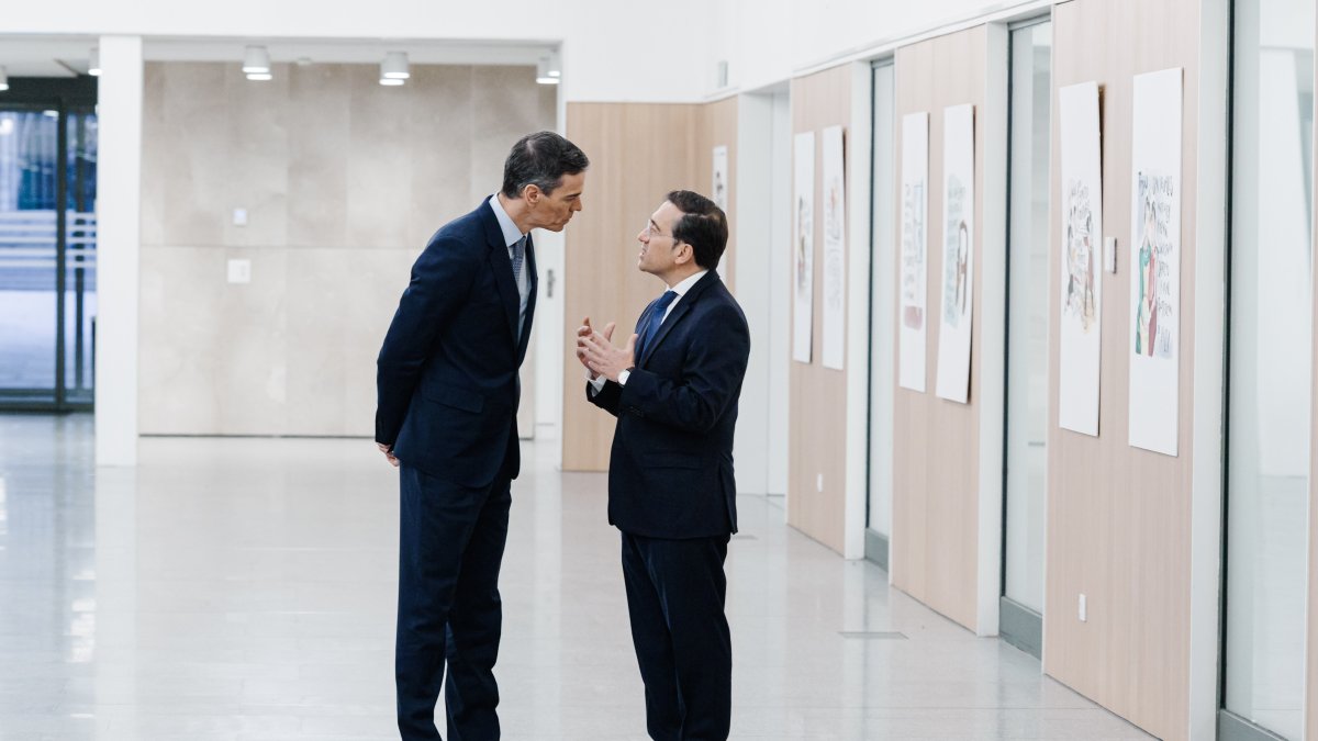 El presidente del Gobierno, Pedro Sánchez, y el ministro de Exteriores, José Manuel Albares.