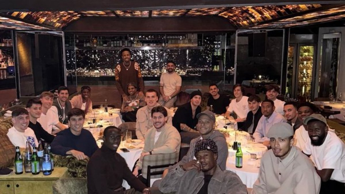 La plantilla al completo se reunió para cenar este martes