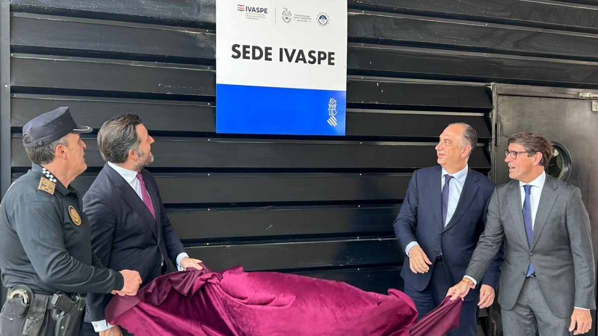 Momento de la inauguración de la sede del Ivaspe en Elche, este miércoles.