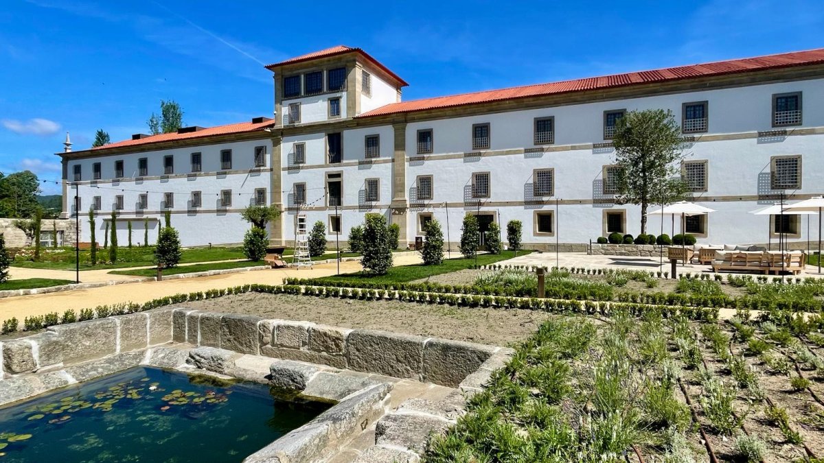 El MS Collection Arouca se abre a sus jardines interiores.