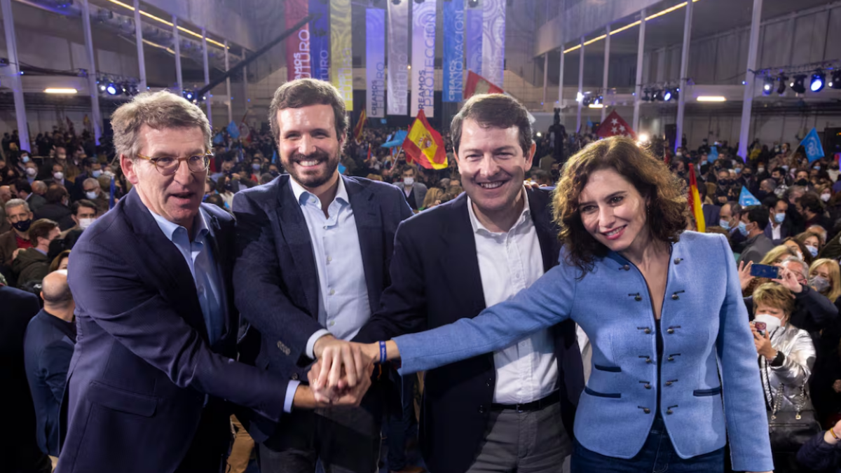 Feijóo, Casado, Fernández Mañueco y Díaz Ayuso, en la Feria de Muestras de Valladolid, el 11 de febrero, días antes de la salida de Casado.
Claudia Alba (Europa Press)