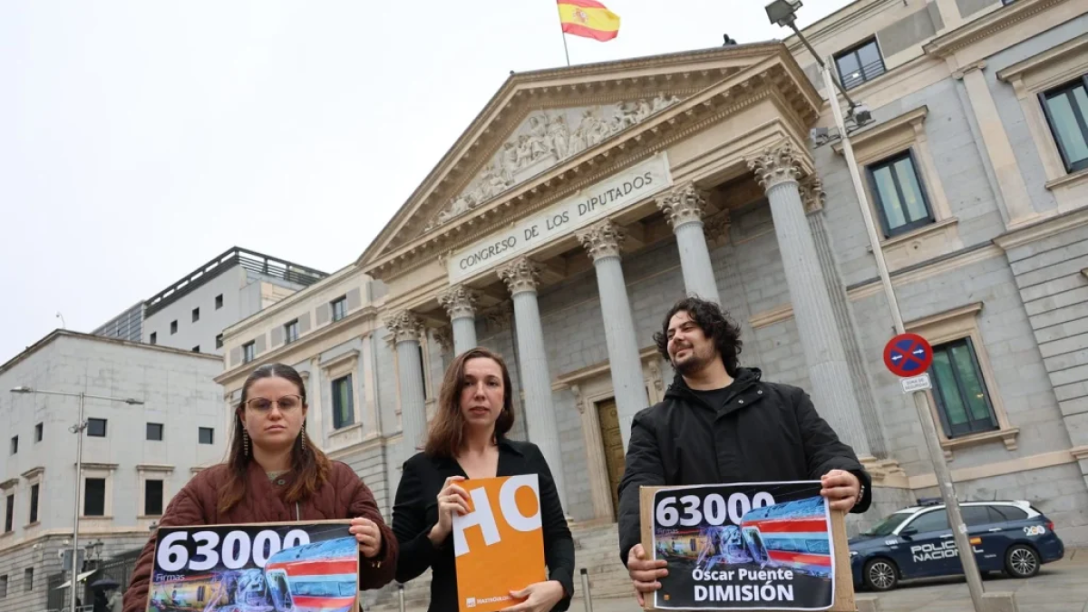 Entrega de firmas de Hazte Oír en el Congreso.