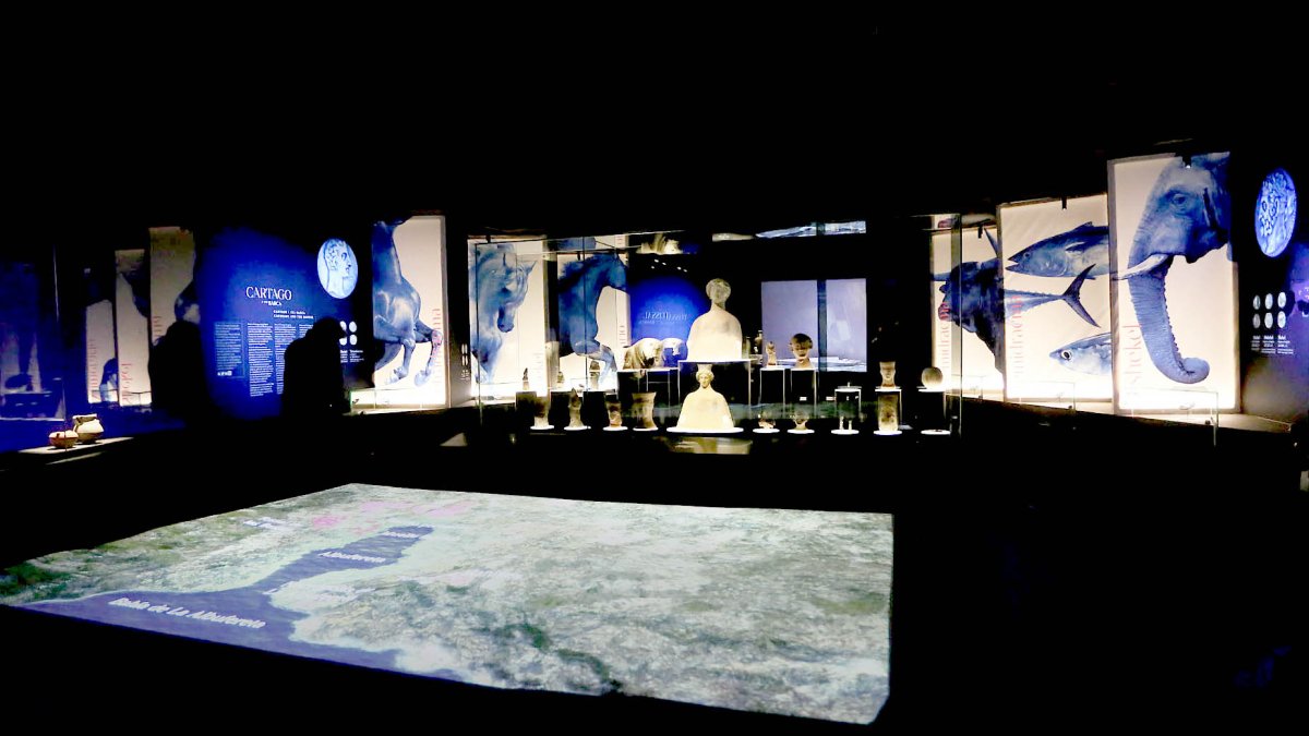 Imagen de la muestra Ciudades de Luz, que ha recibido el premio Emporia de Oro.