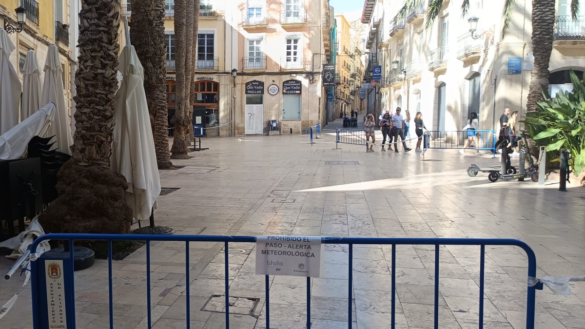 Recinto acotado en Alicante este jueves para evitar riesgos por el viento.