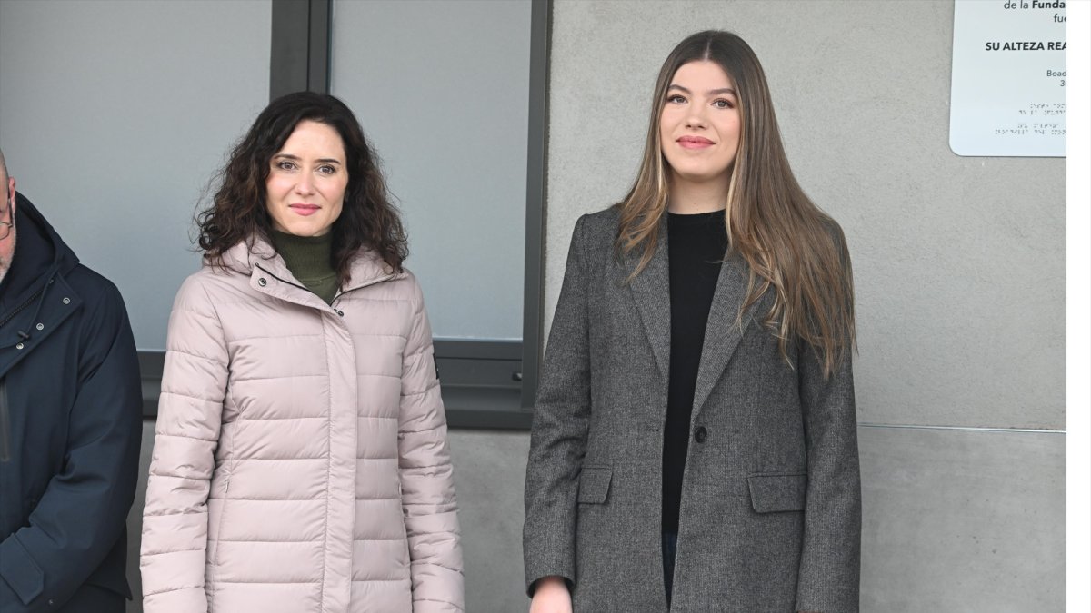 Isabel Díaz Ayuso y la infanta Sofía en el Centro de Cría y Adiestramiento de la Fundación ONCE del Perro Guía.