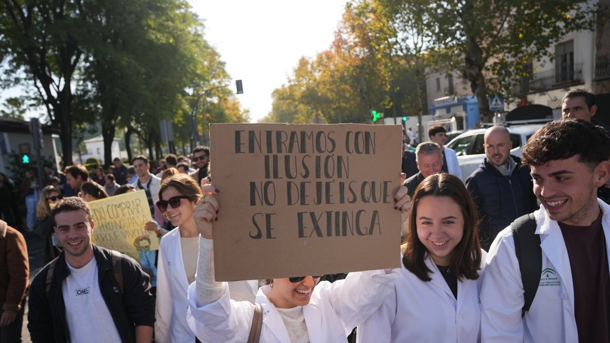 Médicos durante la manifestación convocada por el Sindicato Médico de Sevilla.