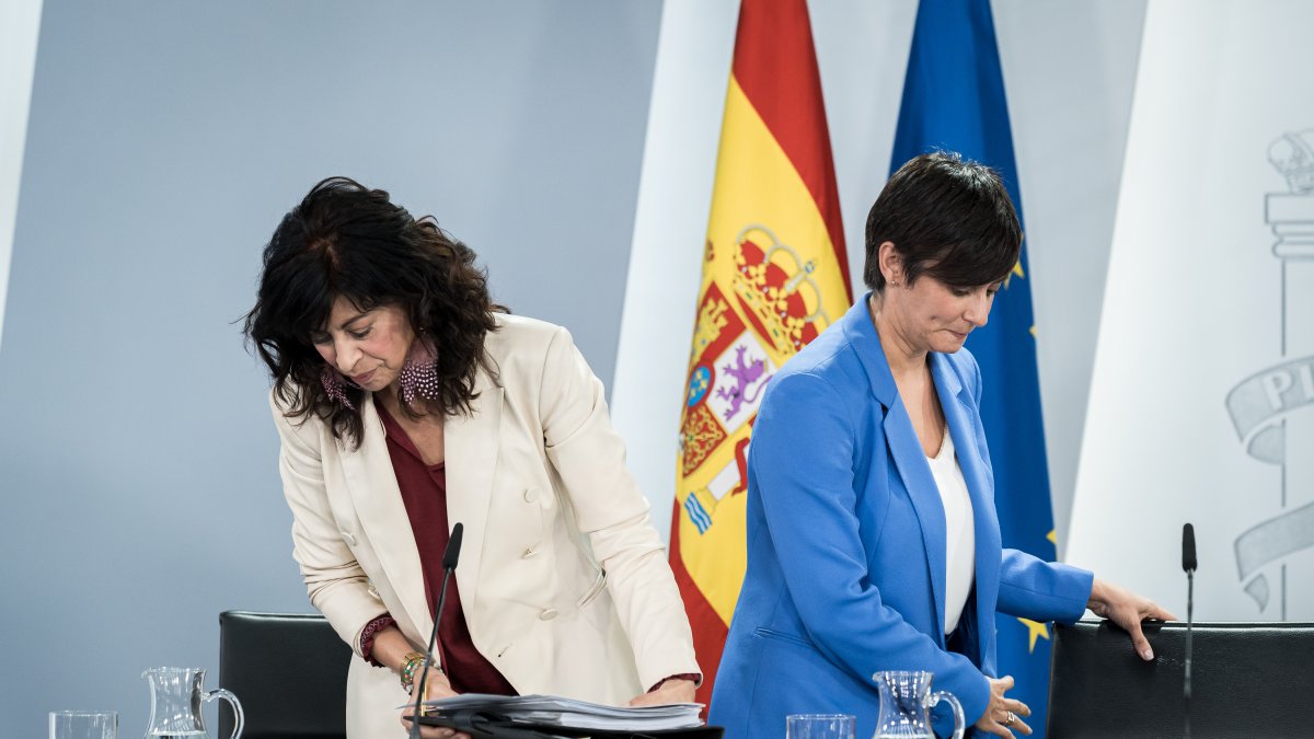 La ministra de Igualdad, Ana Redondo, y la ministra de Vivienda y Agenda Urbana, Isabel Rodríguez.