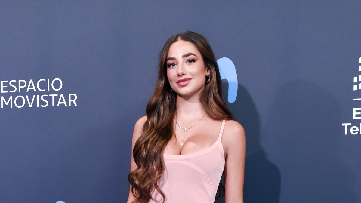 
                Lola Lolita celebra un "reencuentro" con su ex y la reacción de su novio se hace viral
             