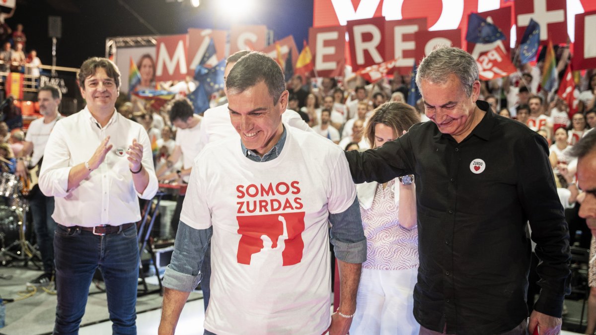 Pedro Sánchez y José Luis Rodríguez Zapatero, en 2024 en Madrid.