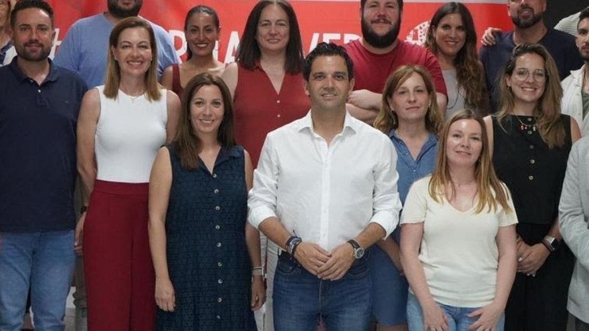 Sonia Borruey y José Antonio Sagredo en el centro de la imagen.
REMITIDA / HANDOUT por REMITIDA PP PATERNA
Fotografía remitida a medios de comunicación exclusivamente para ilustrar la noticia a la que hace referencia la imagen, y citando la procedencia de la imagen en la firma
30/1/2026