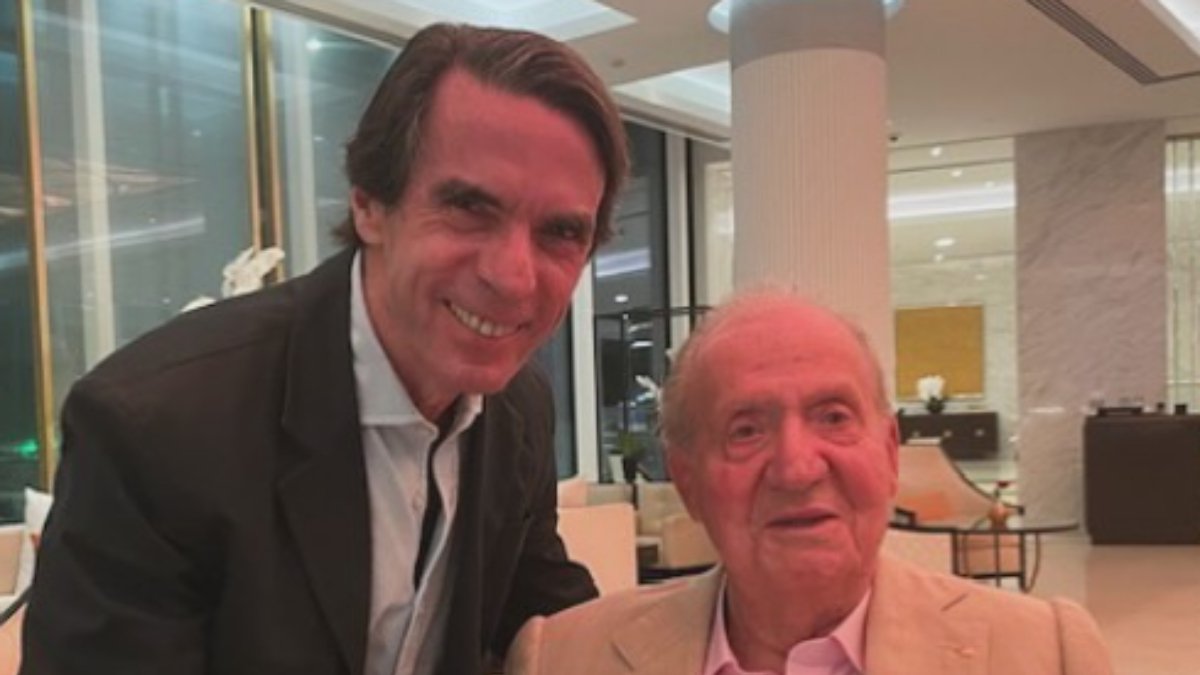José María Aznar y Juan Carlos I.