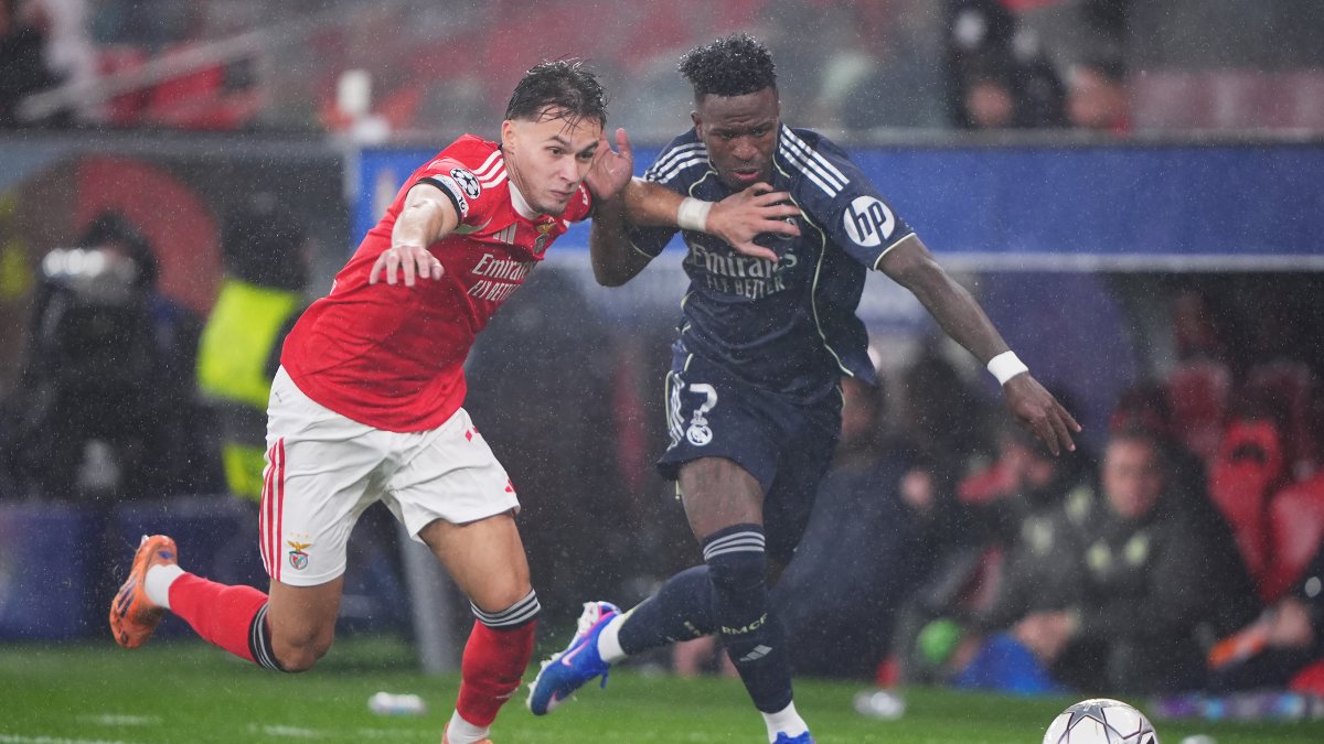 Vinicius Junior y Amar Dedic (Photo by Jose Manuel Alvarez Rey/Getty Images)