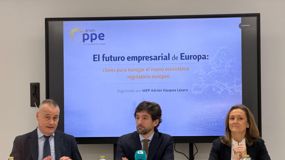 Cebreiros, Vázquez y Sánchez esta mañana en Vigo.