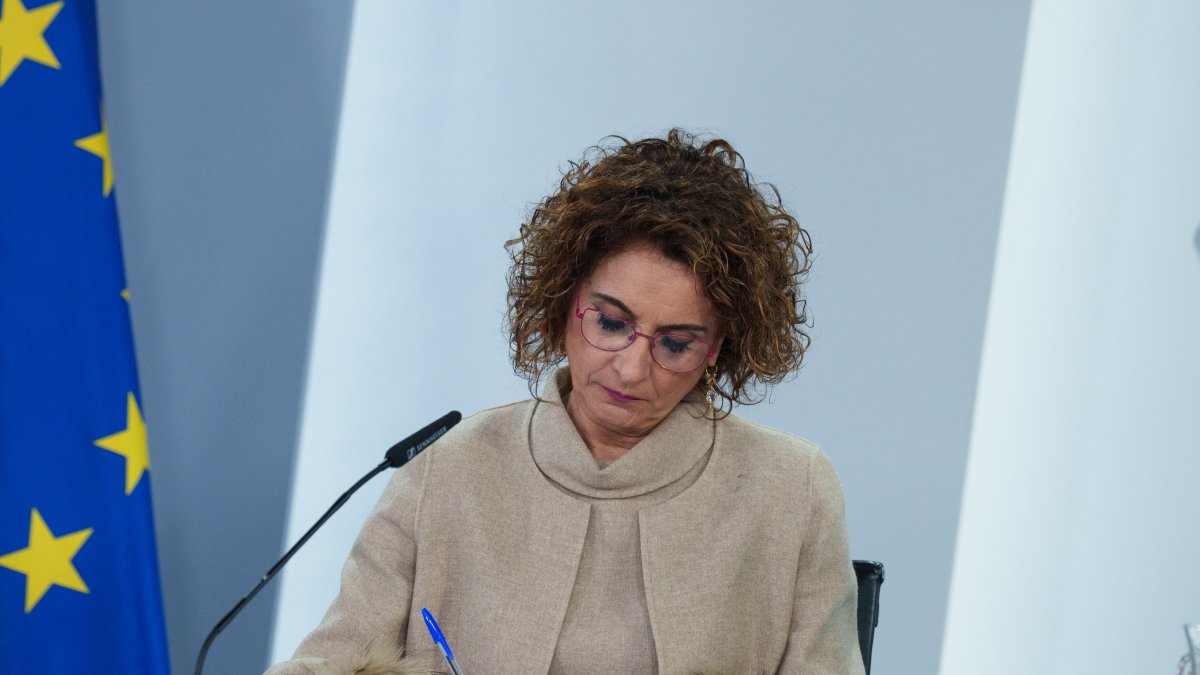 La vicepresidenta primera y ministra de Hacienda, María Jesús Montero, durante una rueda de prensa tras el Consejo de Ministros,