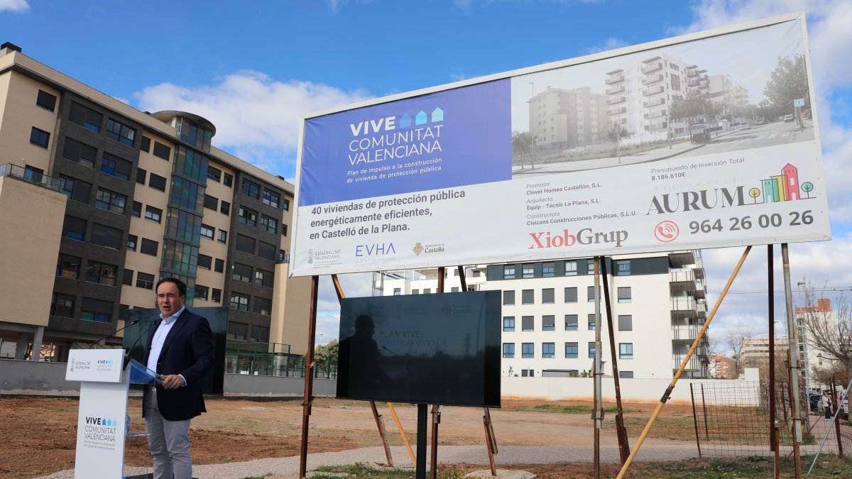 El presidente Juanfran Pérez Llorca, en una promoción de vivienda en Castellón