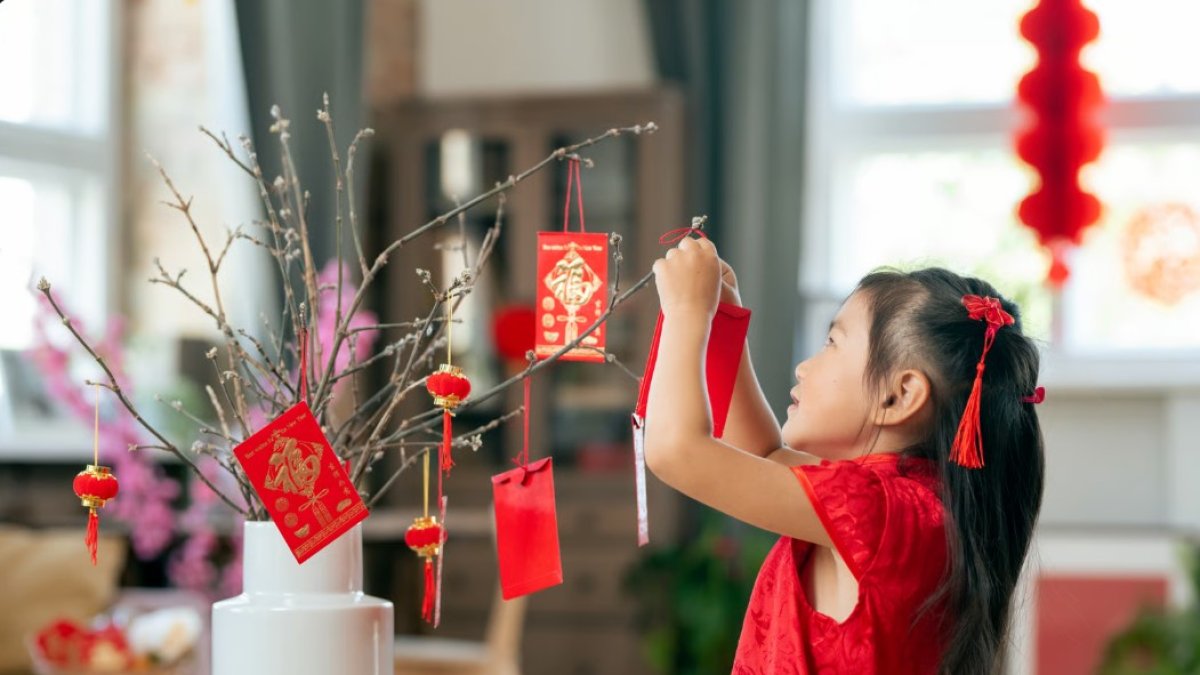 Sobres rojos asociados con la buena suerte en la cultura china