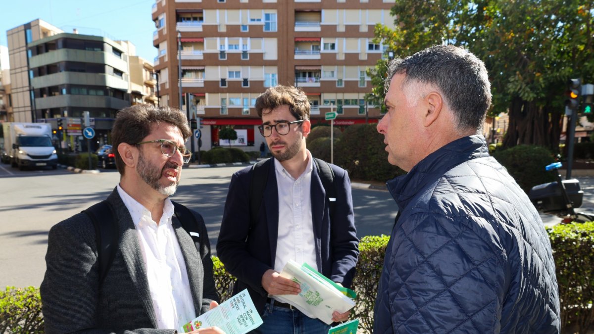 Representantes del Ayuntamiento de Torrent y de Ecovidrio.
