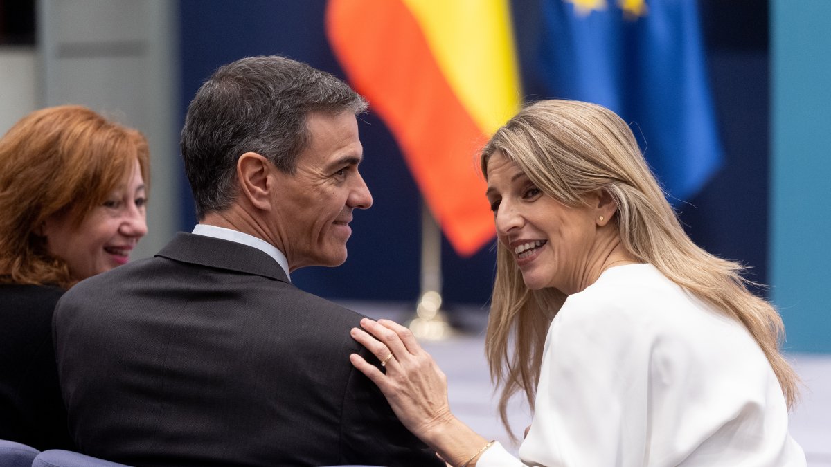 El presidente del Gobierno, Pedro Sánchez, y la vicepresidenta segunda y ministra de Trabajo y Economía Social, Yolanda Díaz.
