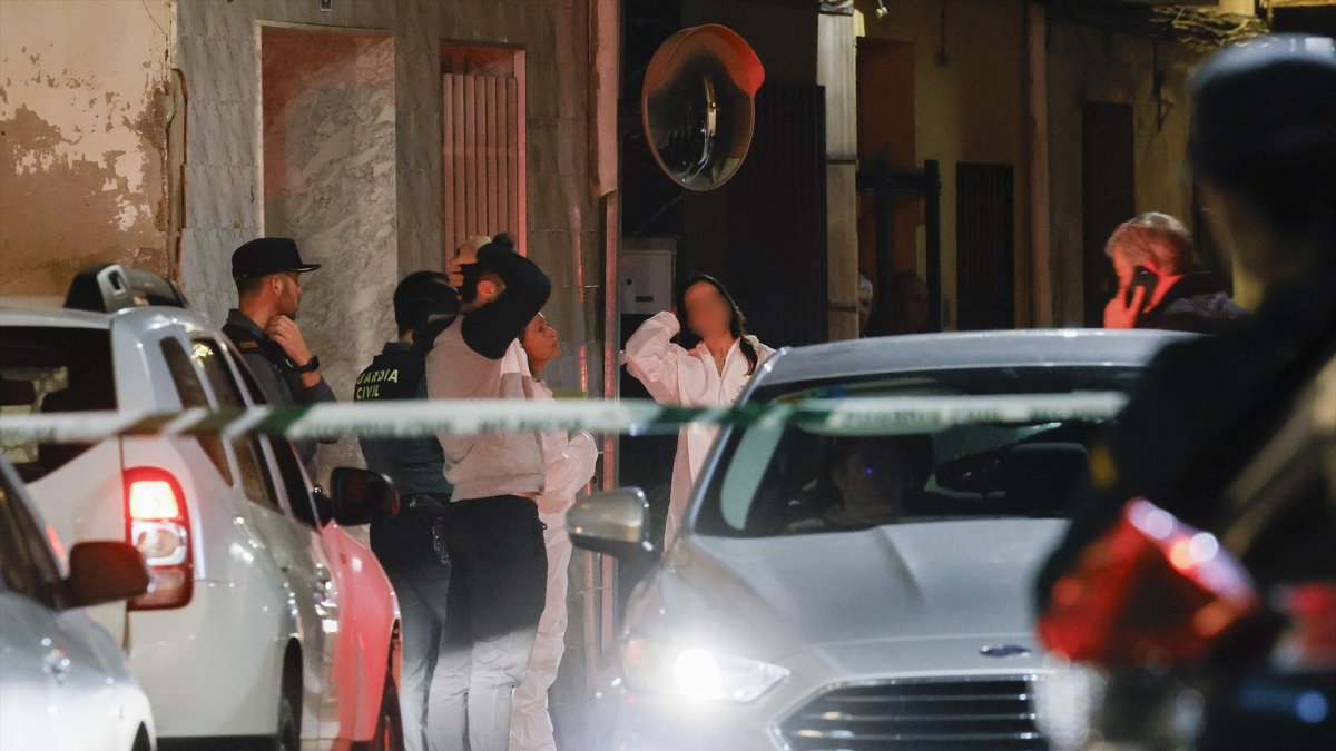 Varios agentes de la Guardia Civil investigan el suceso, a 17 de febrero de 2026, en Xilxes, Castellón, Comunidad Valenciana