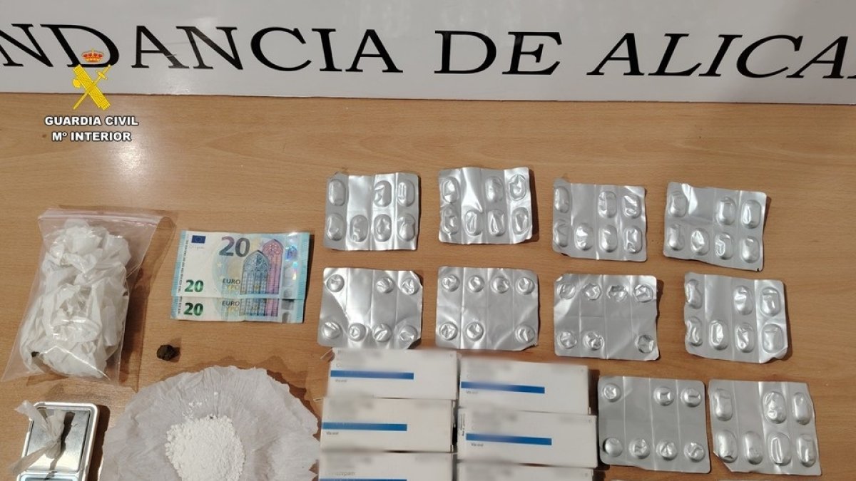 Sustancias incautadas en la operación de la Guardia Civil en Guardamar del Segura.