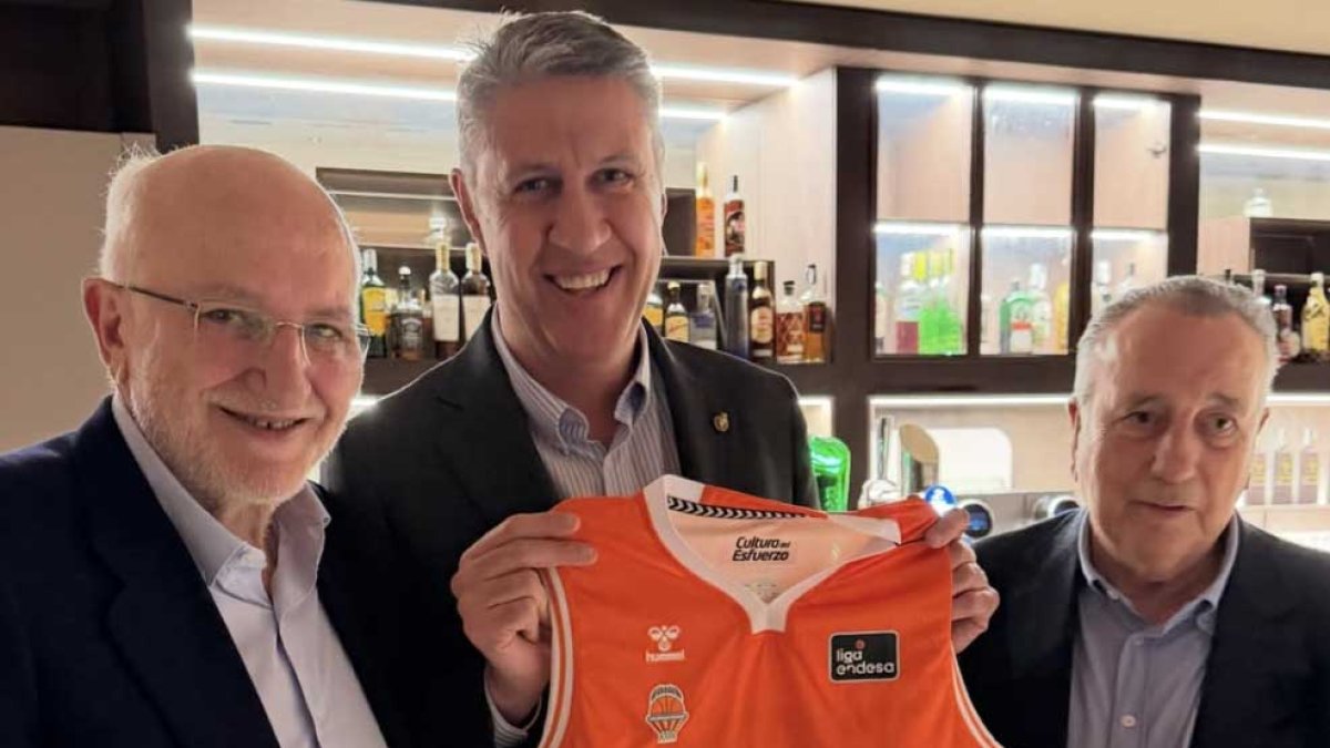 El presidente de Mercadona, Juan Roig, y el alcalde de Badalona, Xavier García Albiol
